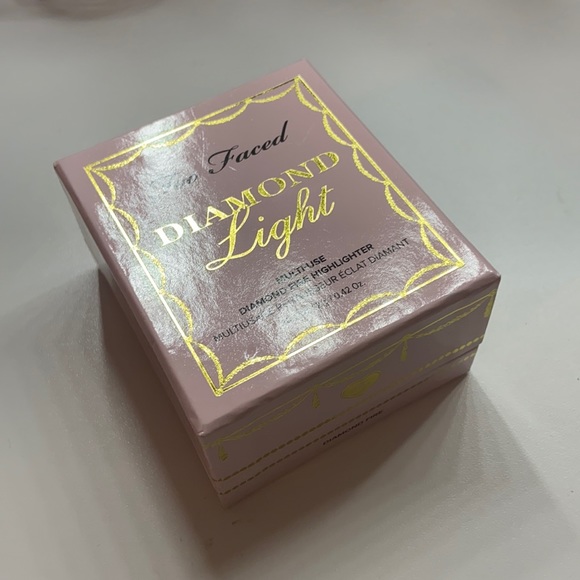 Too Faced Diamond Light Highlighter